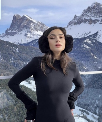 Молодая, страстная красотка пригласит в гости состоятельного мужчину для приятного времяпровождения. Гарантирую незабываемые впечатления! 13805, 19 лет